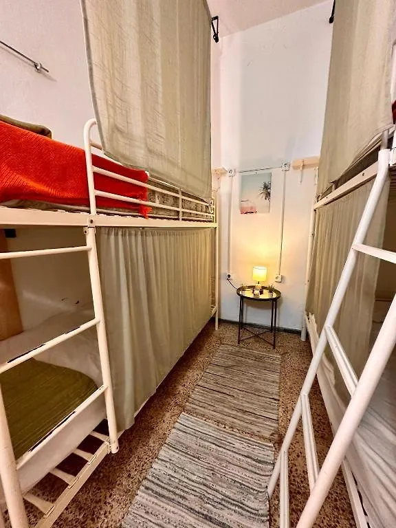 Single Fin Surf Hostel Arona